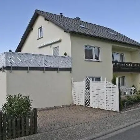 Fuer 3 Personen Ca 79 M In Dickenschied, Mittelgebirge Deutschland Hunsrueck * Dickenschied